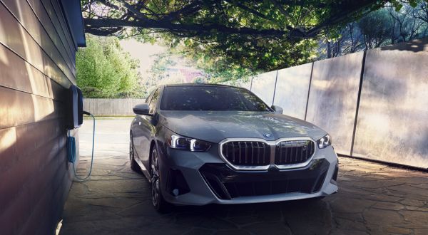 2025 BMW i5 (Electric Sedan)